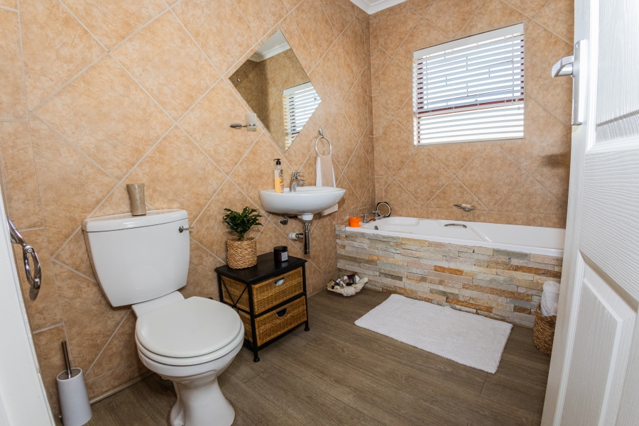 3 Bedroom Property for Sale in Tara Western Cape